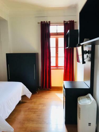 Hostal Larq�a Park Rooms