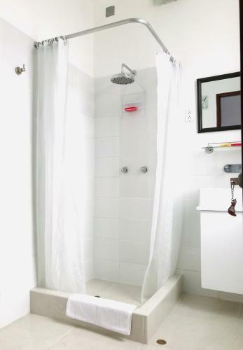 Hostal Larq�a Park Rooms