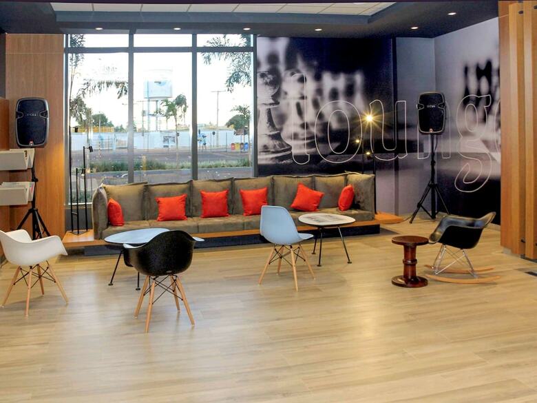 Hotel Ibis Jata�