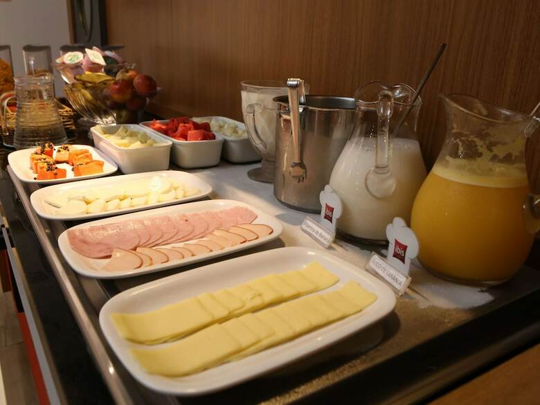 Hotel Ibis Jata�