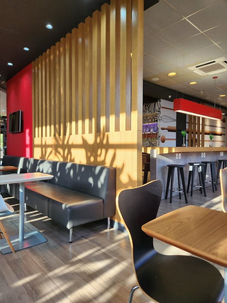 Hotel Ibis Jata�