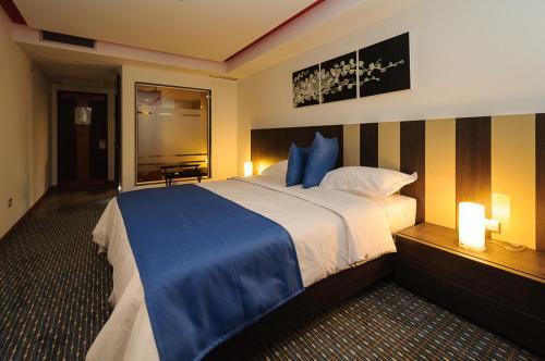 Hotel Alex Caracas