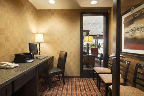 Hotel Ramada By Wyndham Surrey/langley