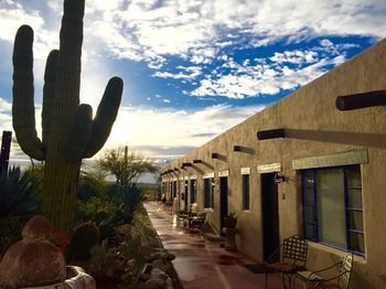 Hotel Hacienda Del Sol Ranch Resort