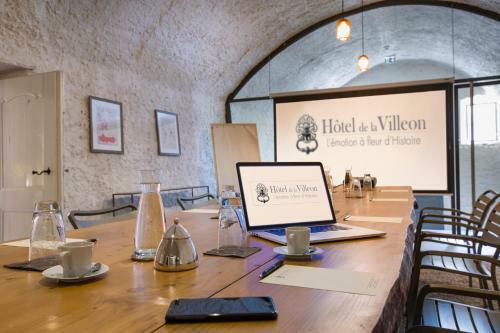 Hotel De La Villeon