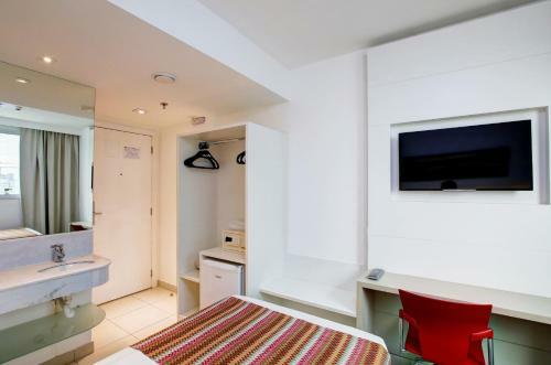 Bristol Easy Hotel - Reta Da Penha