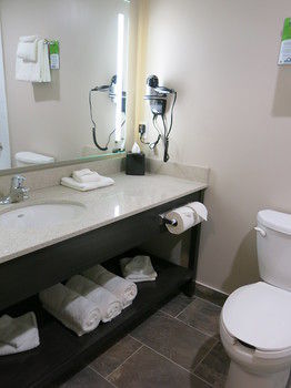 Hotel Days Inn And Suites Lindsay