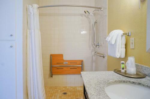 Marin Suites Hotel