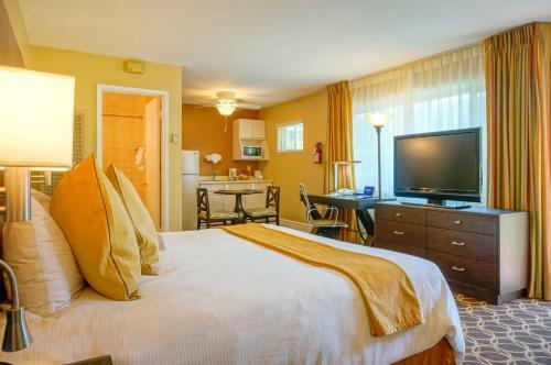 Marin Suites Hotel