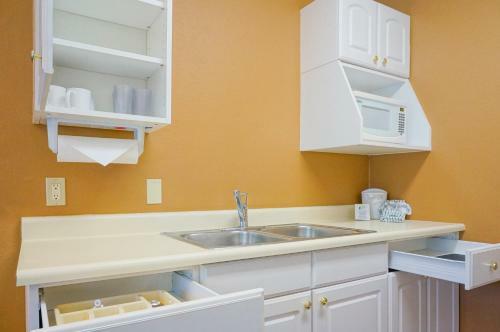 Marin Suites Hotel