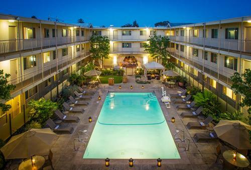 Marin Suites Hotel