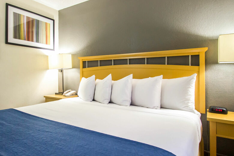 Hudson River Hotel