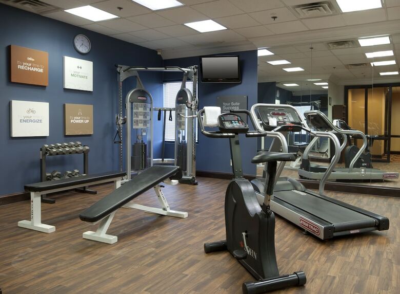 Hotel Comfort Suites At Woodbridge
