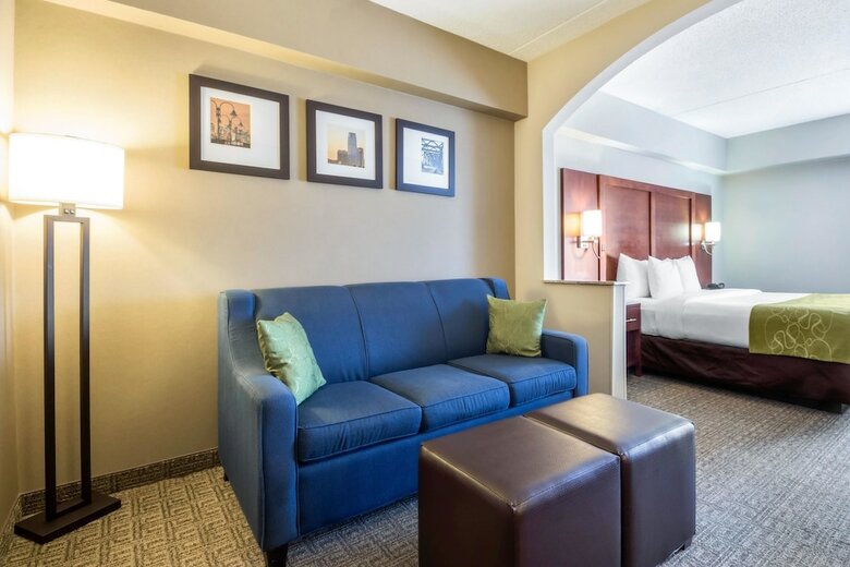 Hotel Comfort Suites At Woodbridge