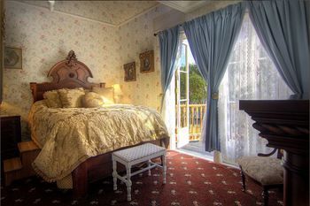 Bed & Breakfast Gingerbread Mansion Inn
