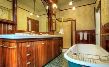 Bed & Breakfast Gingerbread Mansion Inn