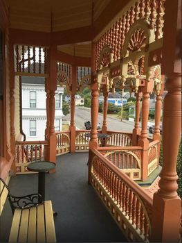 Bed & Breakfast Gingerbread Mansion Inn