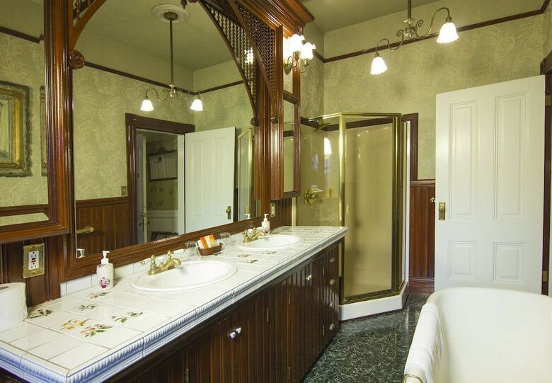 Bed & Breakfast Gingerbread Mansion Inn