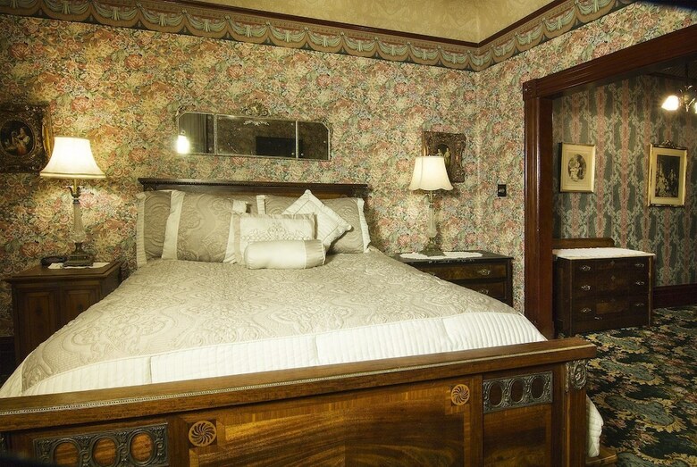Bed & Breakfast Gingerbread Mansion Inn