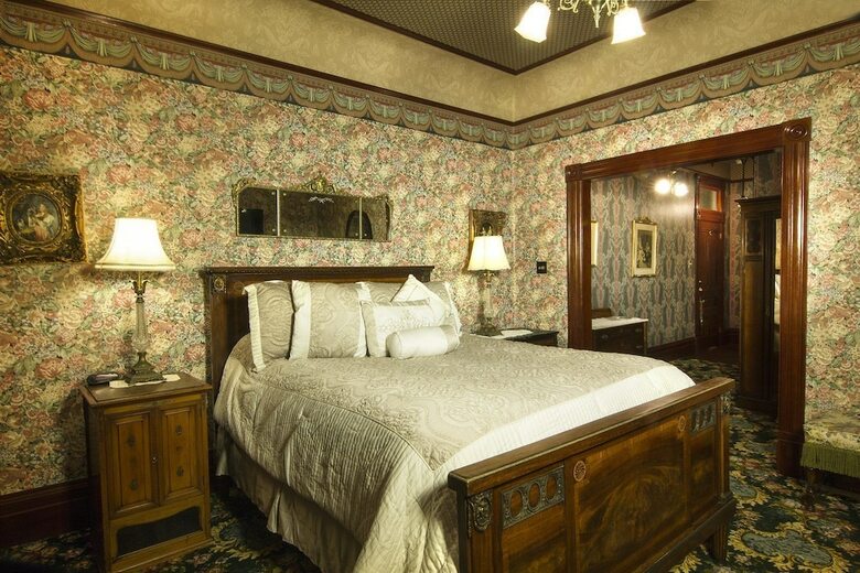 Bed & Breakfast Gingerbread Mansion Inn