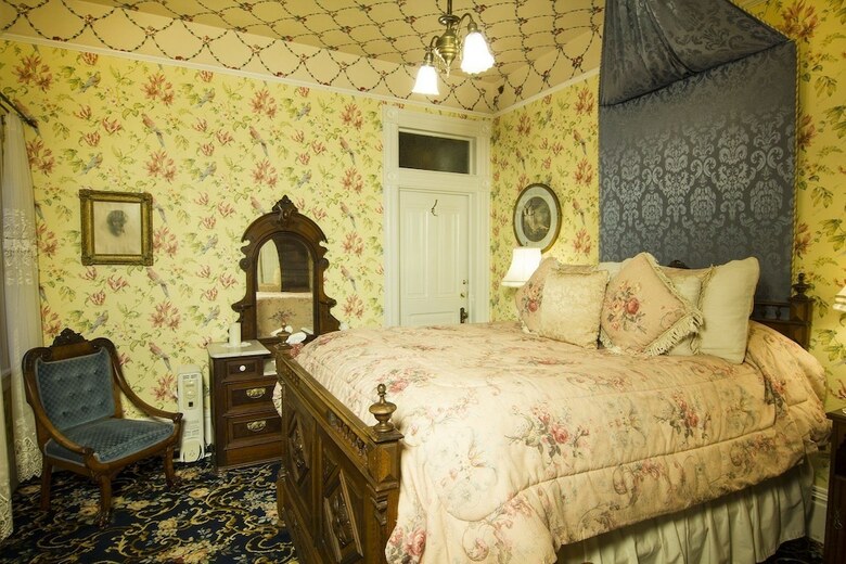 Bed & Breakfast Gingerbread Mansion Inn