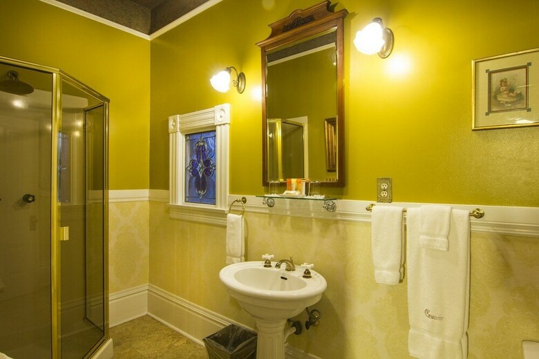 Bed & Breakfast Gingerbread Mansion Inn