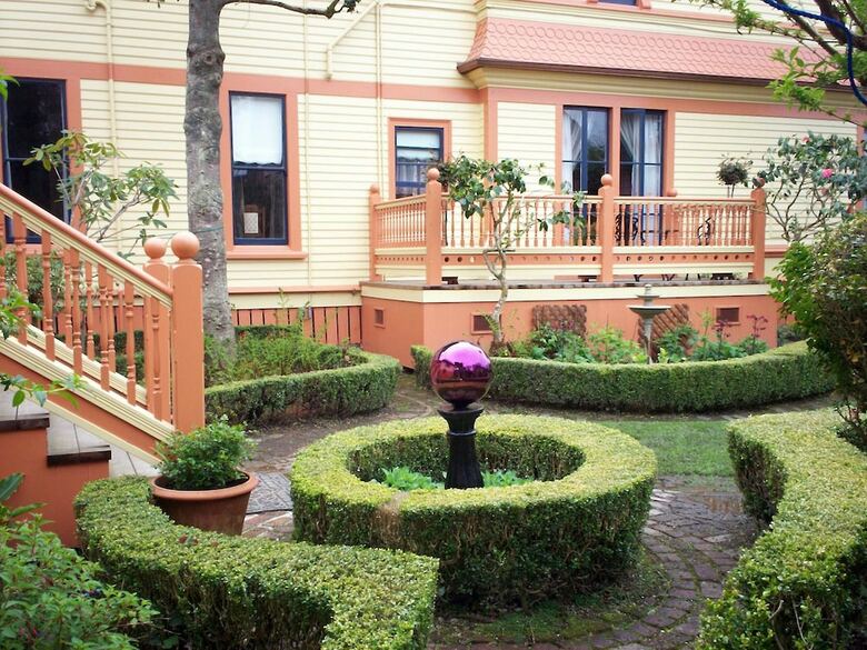 Bed & Breakfast Gingerbread Mansion Inn