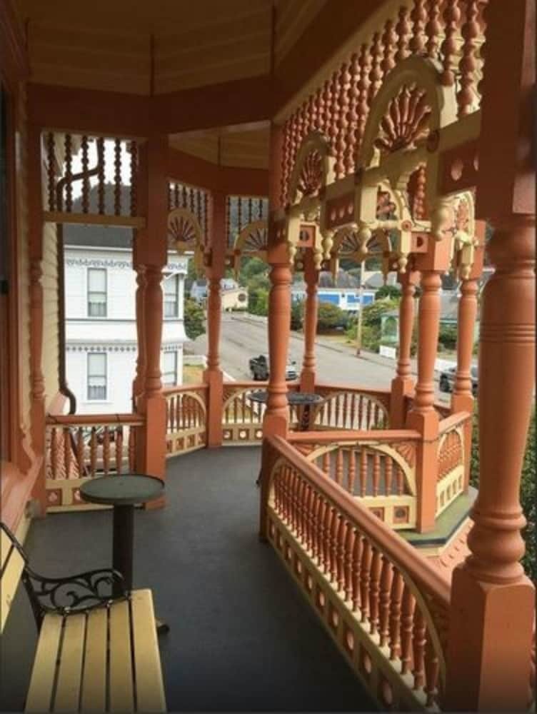 Bed & Breakfast Gingerbread Mansion Inn