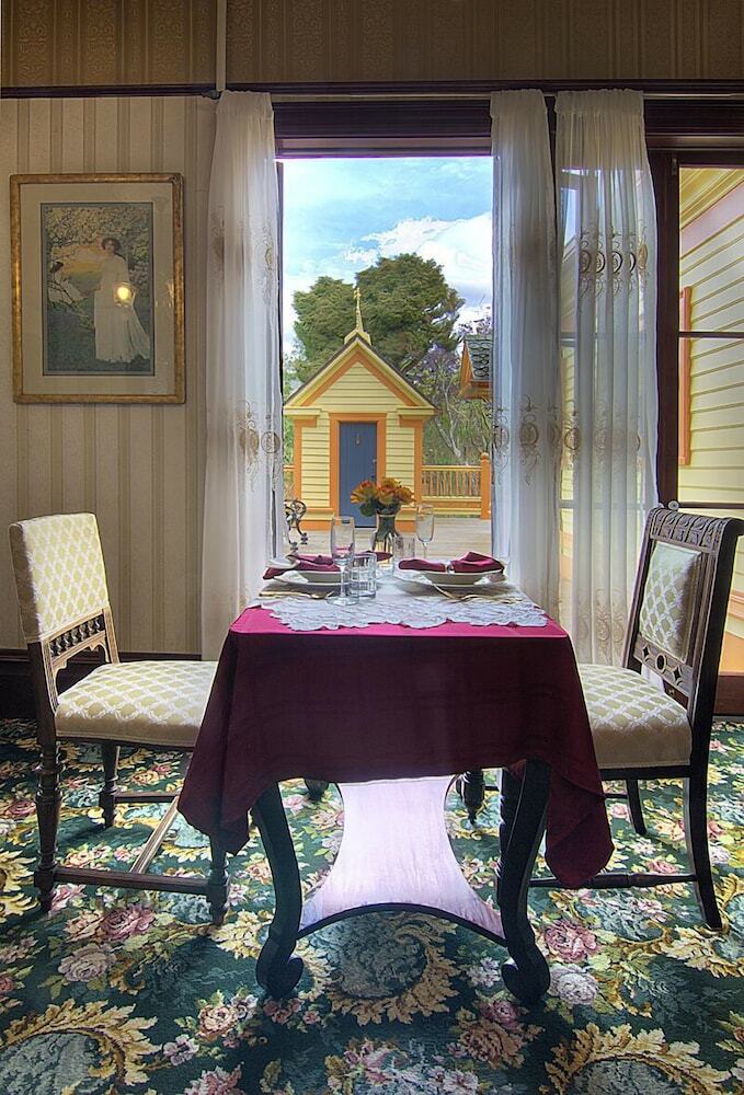 Bed & Breakfast Gingerbread Mansion Inn