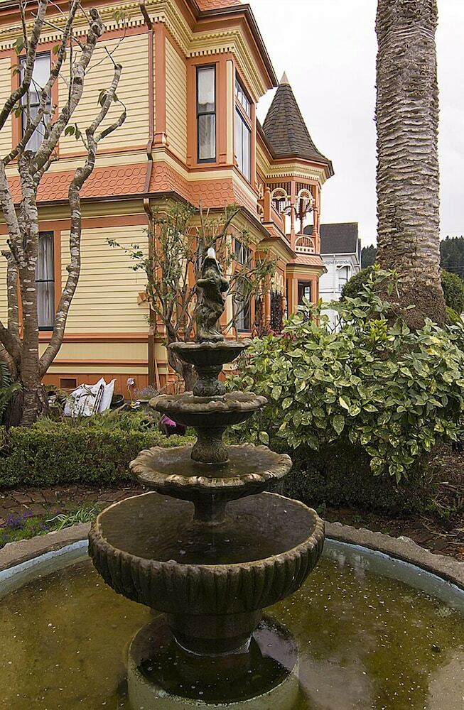 Bed & Breakfast Gingerbread Mansion Inn