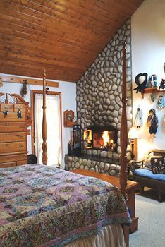Tucker Peak Lodge
