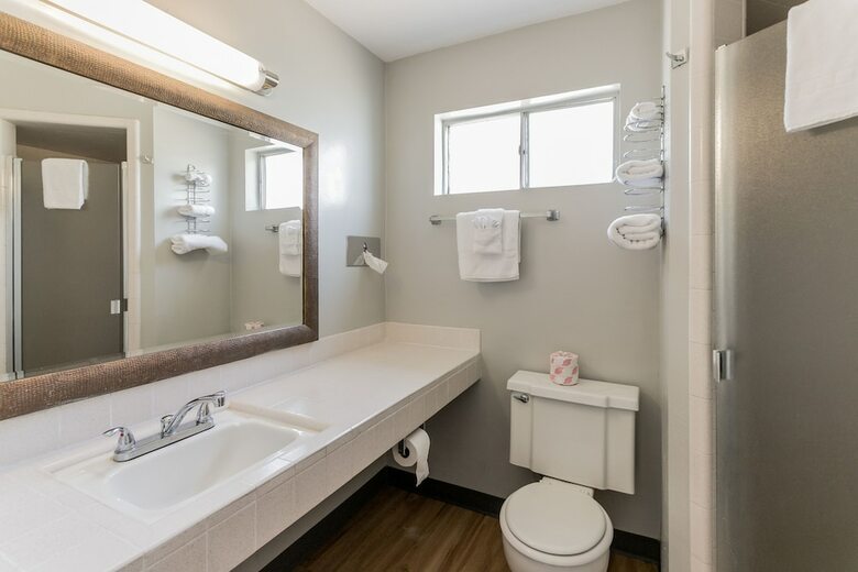 Hotel Skylark Shores Resort