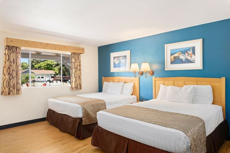 Hotel Skylark Shores Resort