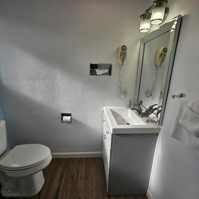 Hotel Skylark Shores Resort