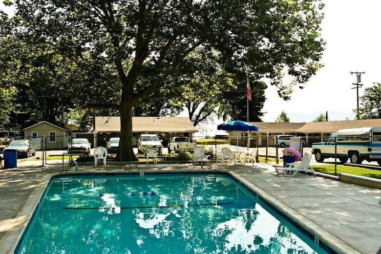 Hotel Skylark Shores Resort
