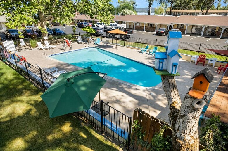Hotel Skylark Shores Resort