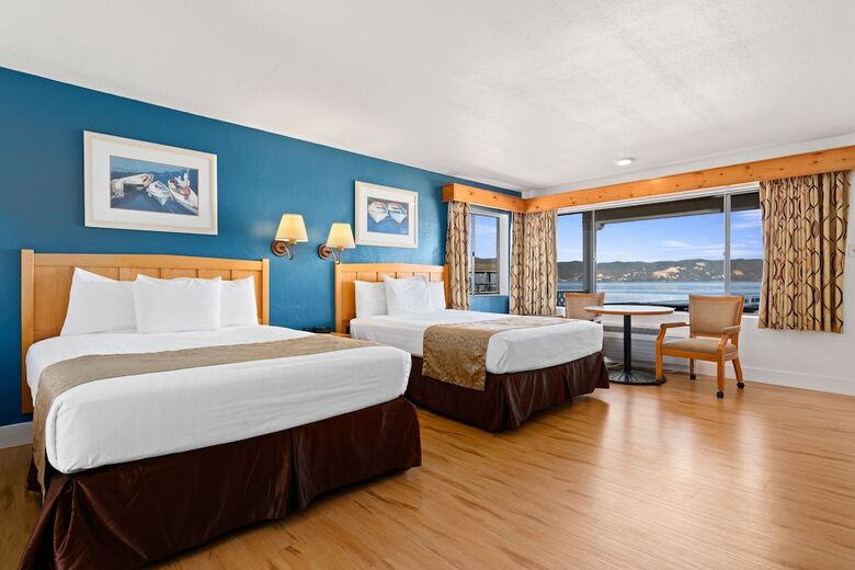 Hotel Skylark Shores Resort