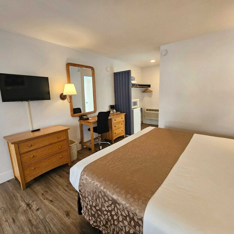 Hotel Skylark Shores Resort