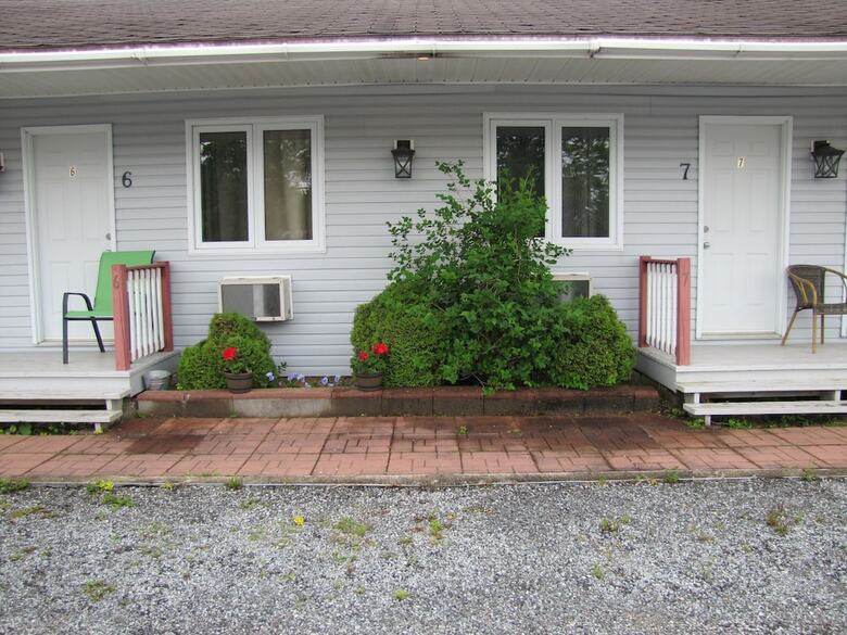 Grove Motel