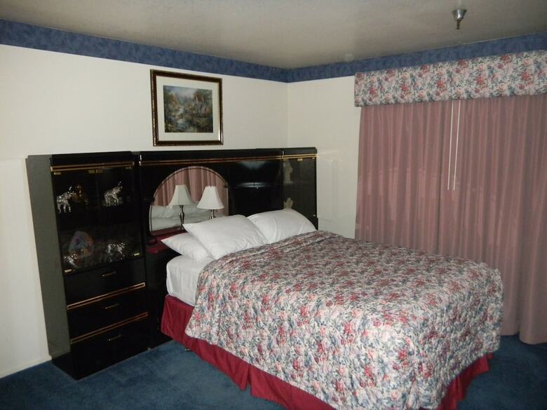 Hotel Oakridge Inn