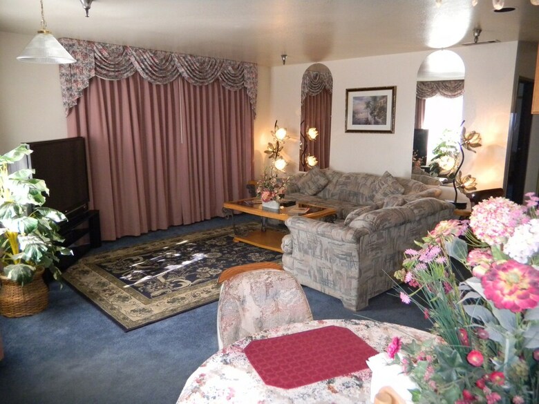 Hotel Oakridge Inn