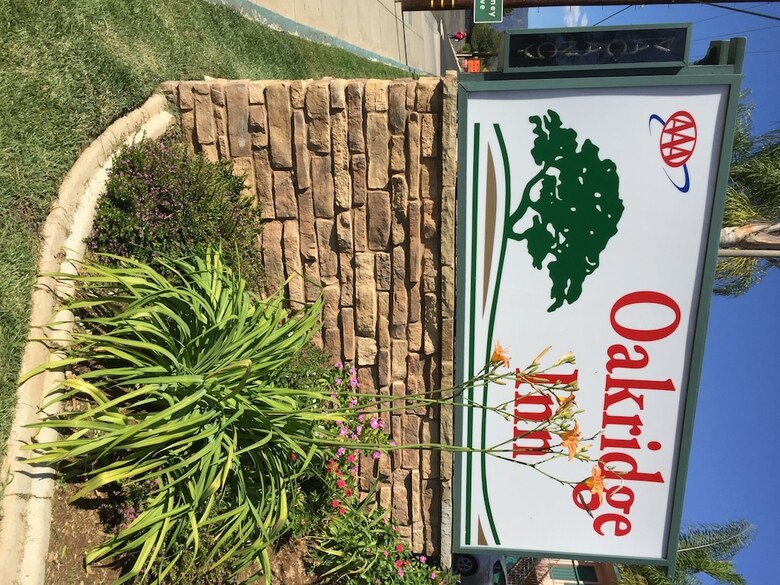Hotel Oakridge Inn