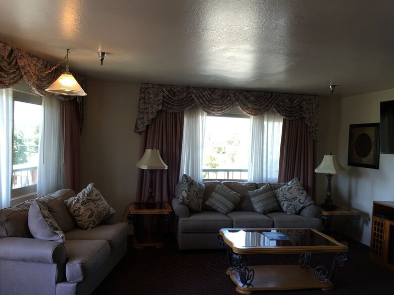 Hotel Oakridge Inn