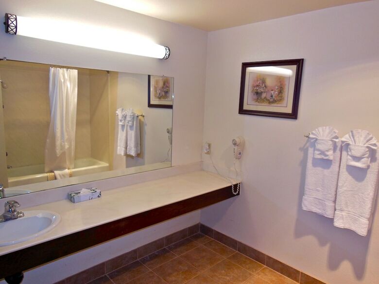 Hotel Oakridge Inn