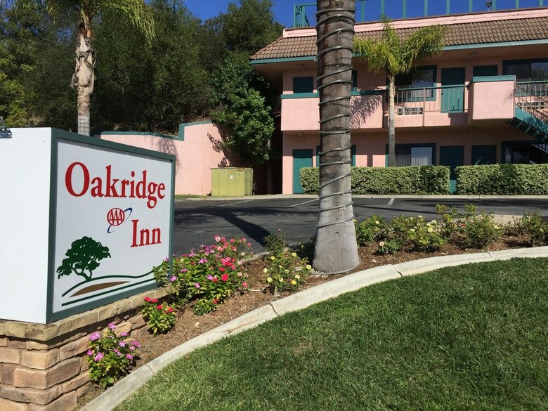 Hotel Oakridge Inn