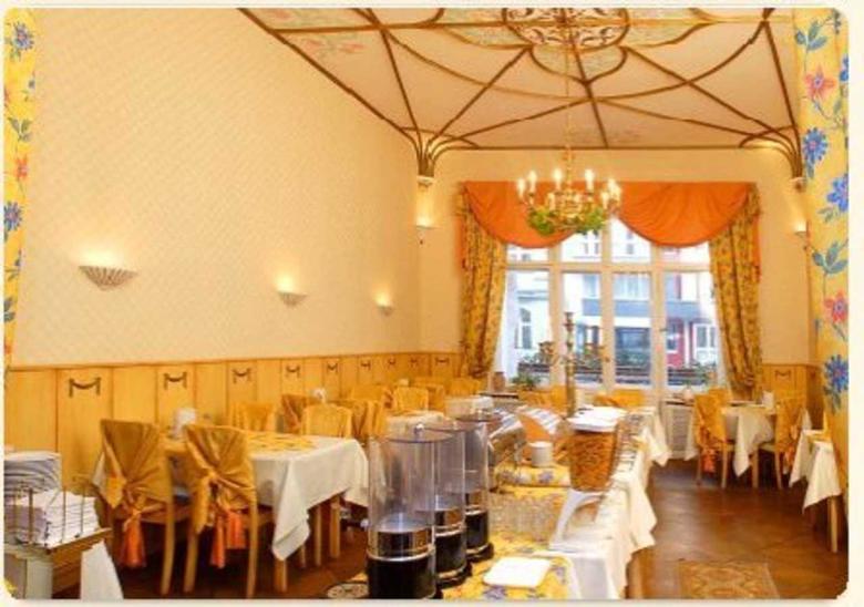 Hotel - Pension Savoy