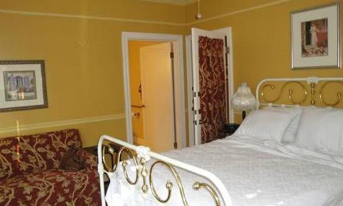 Bed & Breakfast Cinnamon Bear Creekside Inn