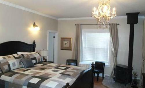 Bed & Breakfast Cinnamon Bear Creekside Inn
