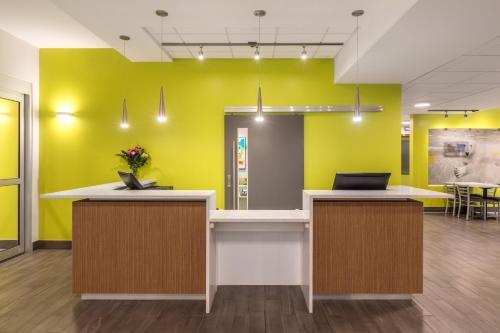 Motel Super 8 By Wyndham Winnipeg East Mb