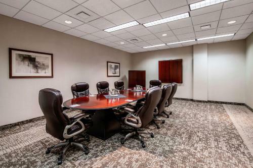 Clarion Hotel & Suites